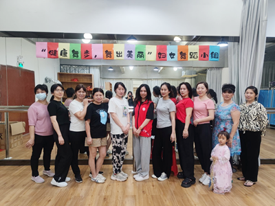 九围社区开展“健康舞步，舞出美丽”妇女舞蹈小组